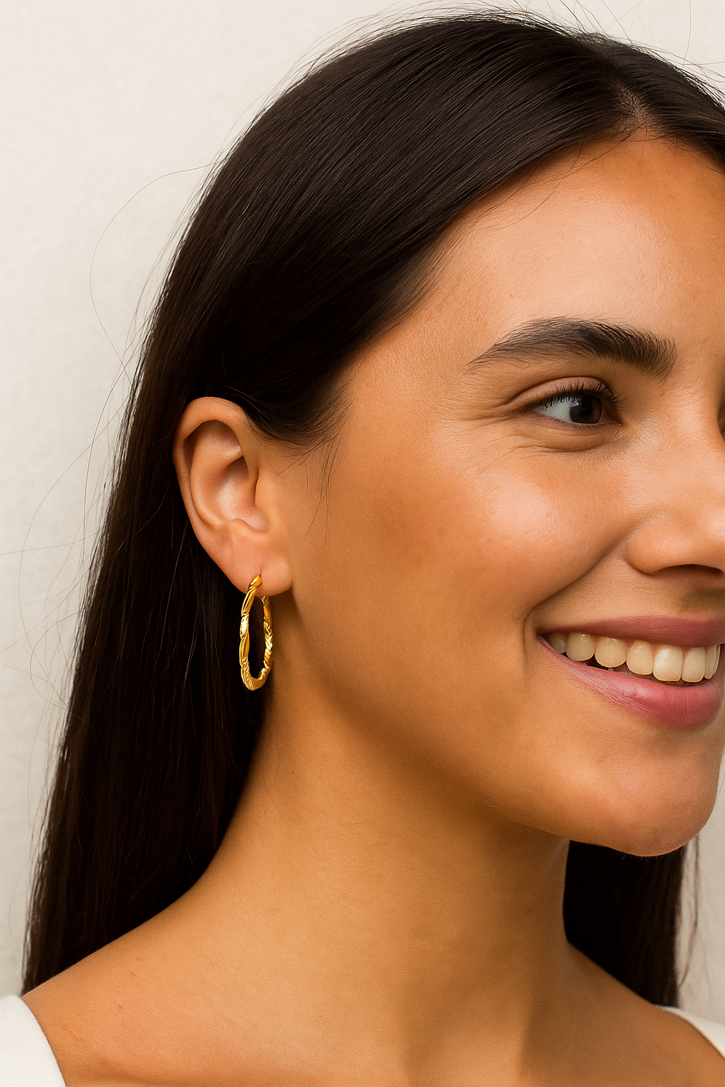 Twist Glow – Boucles d’Oreilles Créoles Dorées Torsadées