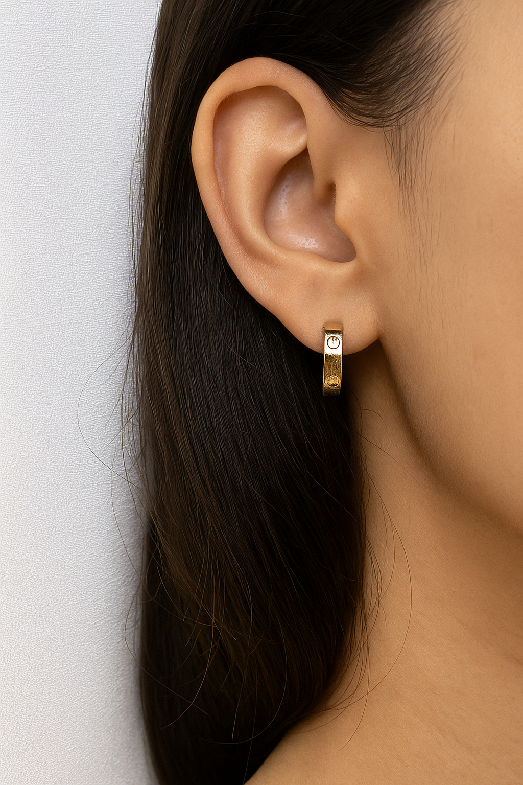Golden Icon – Boucles d’Oreilles Dorées Créoles Modernes