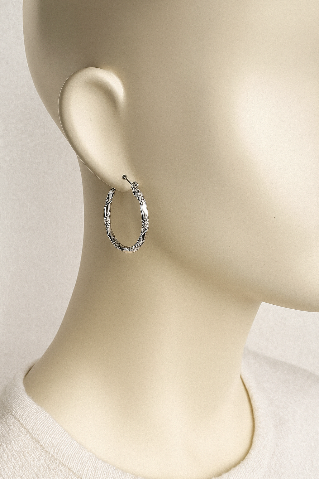 Twist Glow – Boucles d’Oreilles Créoles Dorées Torsadées