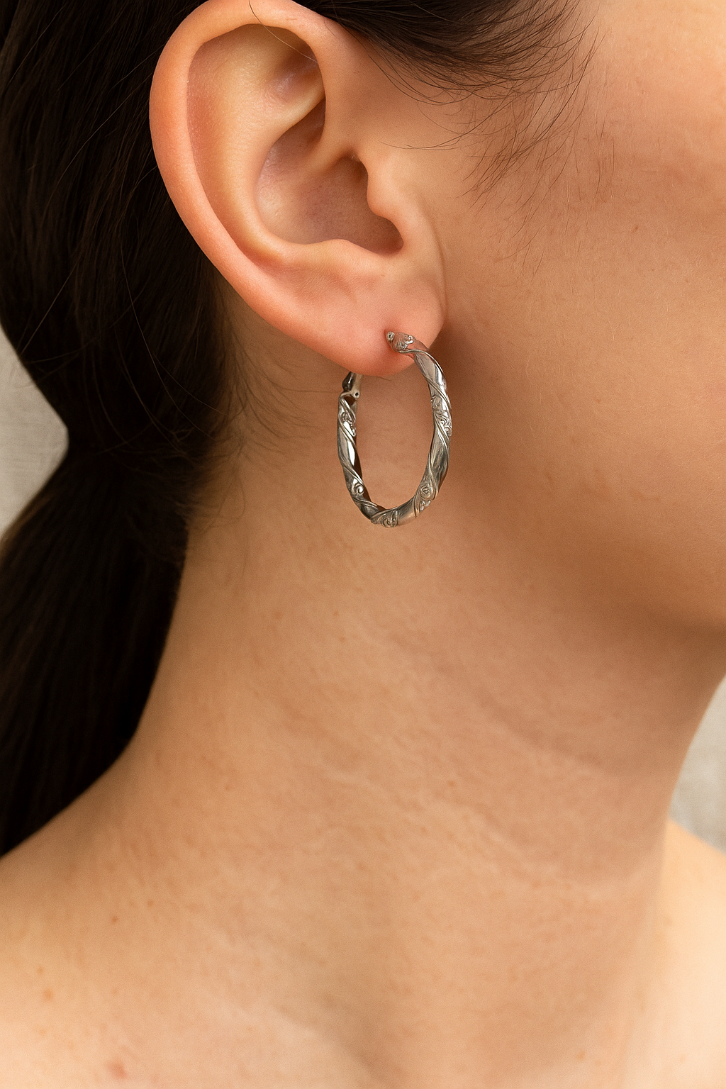 Twist Glow – Boucles d’Oreilles Créoles Dorées Torsadées