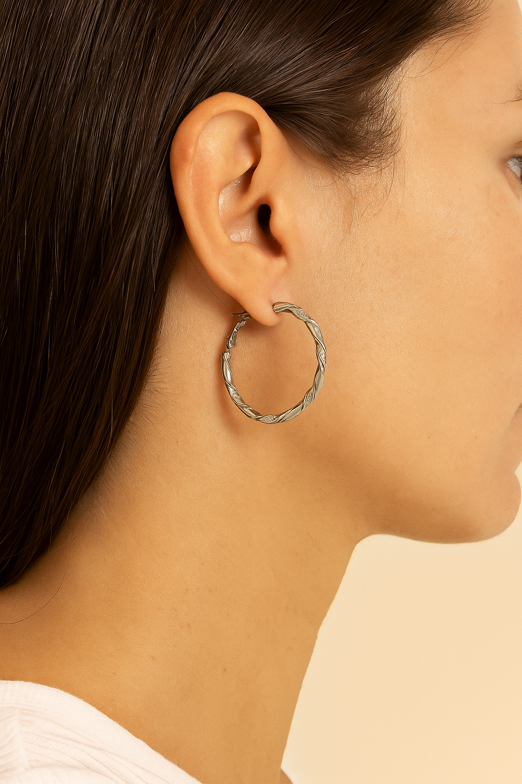Twist Glow – Boucles d’Oreilles Créoles Dorées Torsadées