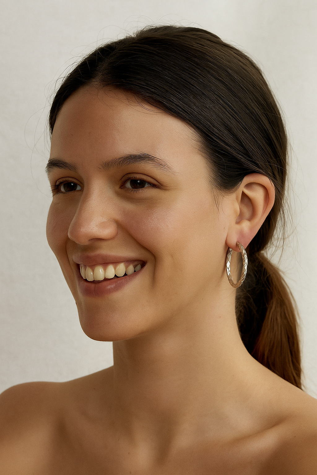 Twist Glow – Boucles d’Oreilles Créoles Dorées Torsadées