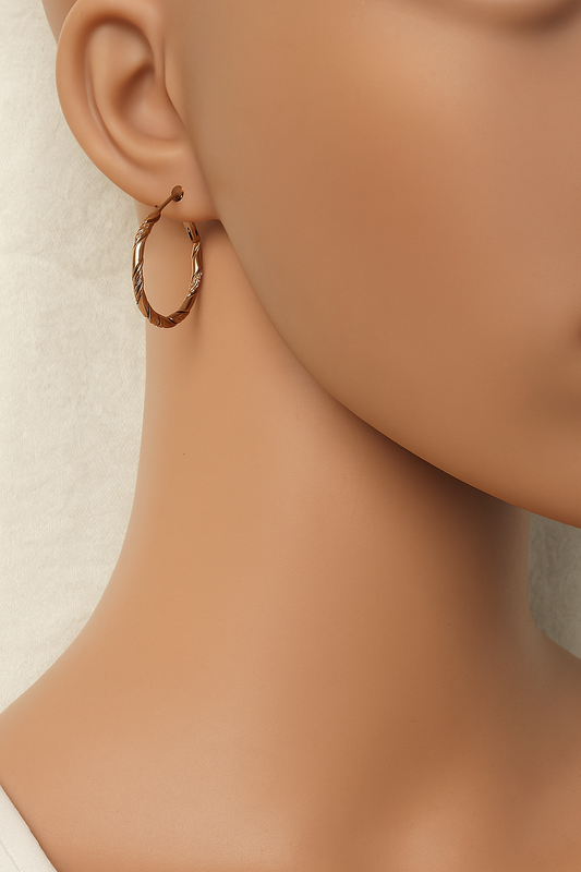 Twist Glow – Boucles d’Oreilles Créoles Dorées Torsadées
